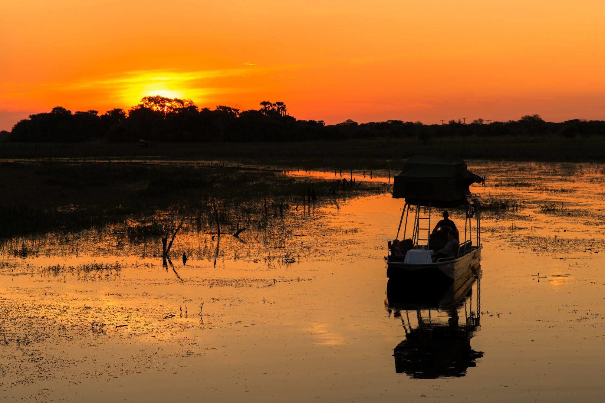 Thamalakane River Lodge マウン エクステリア 写真